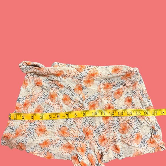 🌸 SissstRevolution Floral Crinkle High-Waisted Shorts (Size M) - Picture 5 of 7